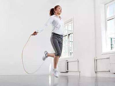 冬季成人跳绳技巧视频,高效燃脂，温暖过冬秘籍